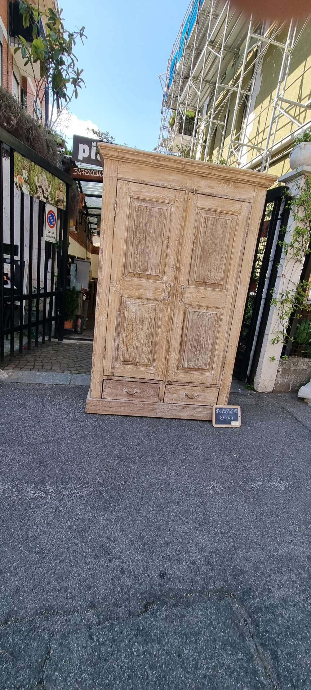 Armadio indiano in legno decapato - immagine 3