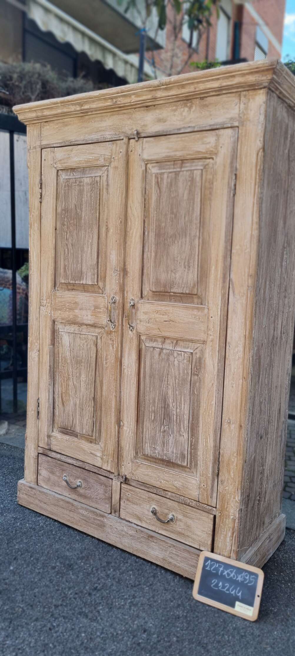 Armadio indiano in legno decapato - immagine 2