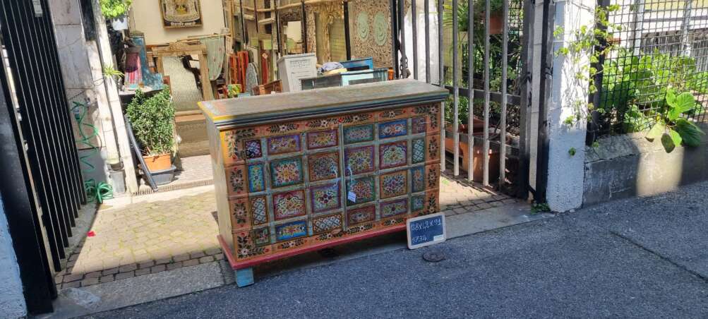 Credenza patchwork floreale intarsiata - immagine 3