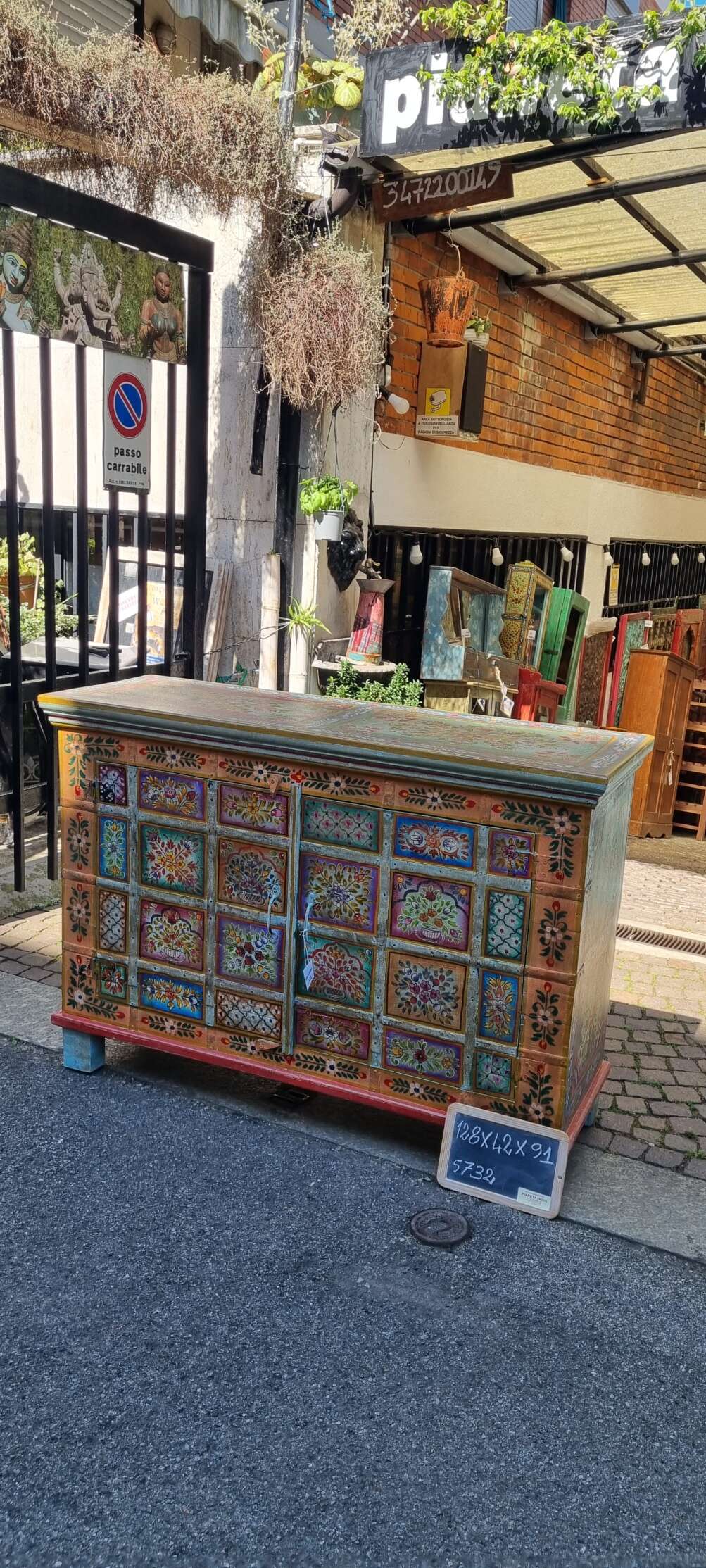 Credenza patchwork floreale intarsiata - immagine 6