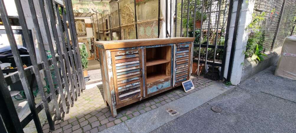 Credenza shutter in legno riciclato azzurro
