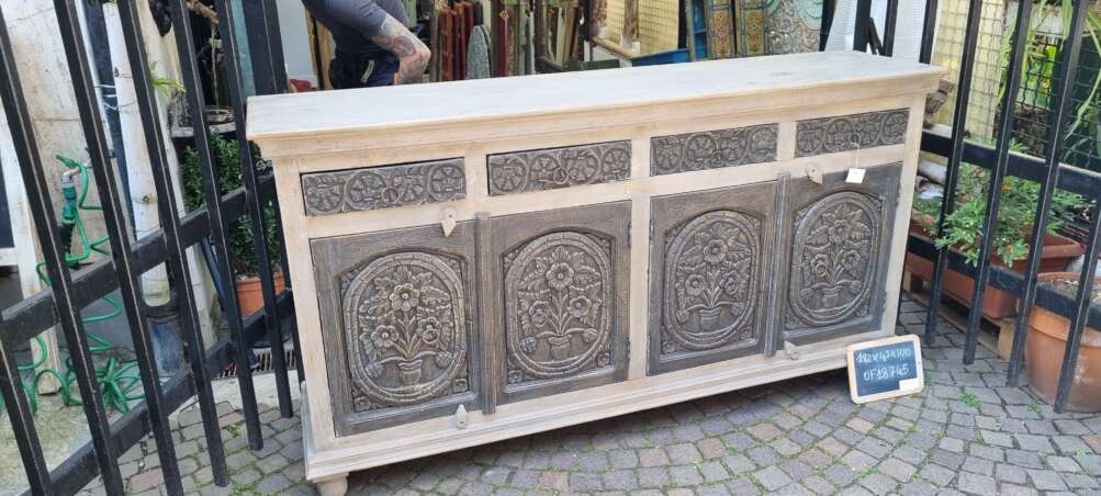 Credenza intagliata a 4 ante con motivi floreali - immagine 7