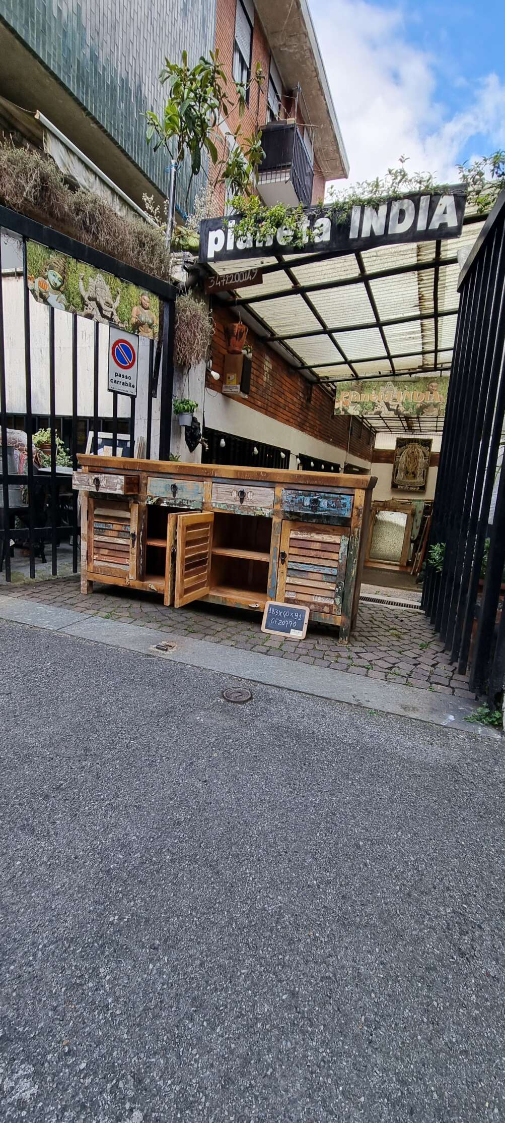 Credenza shabby in legno riciclato - immagine 3