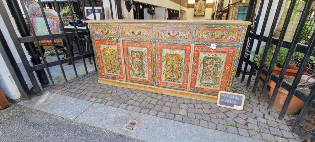 Credenza indiana floreale dipinta a mano