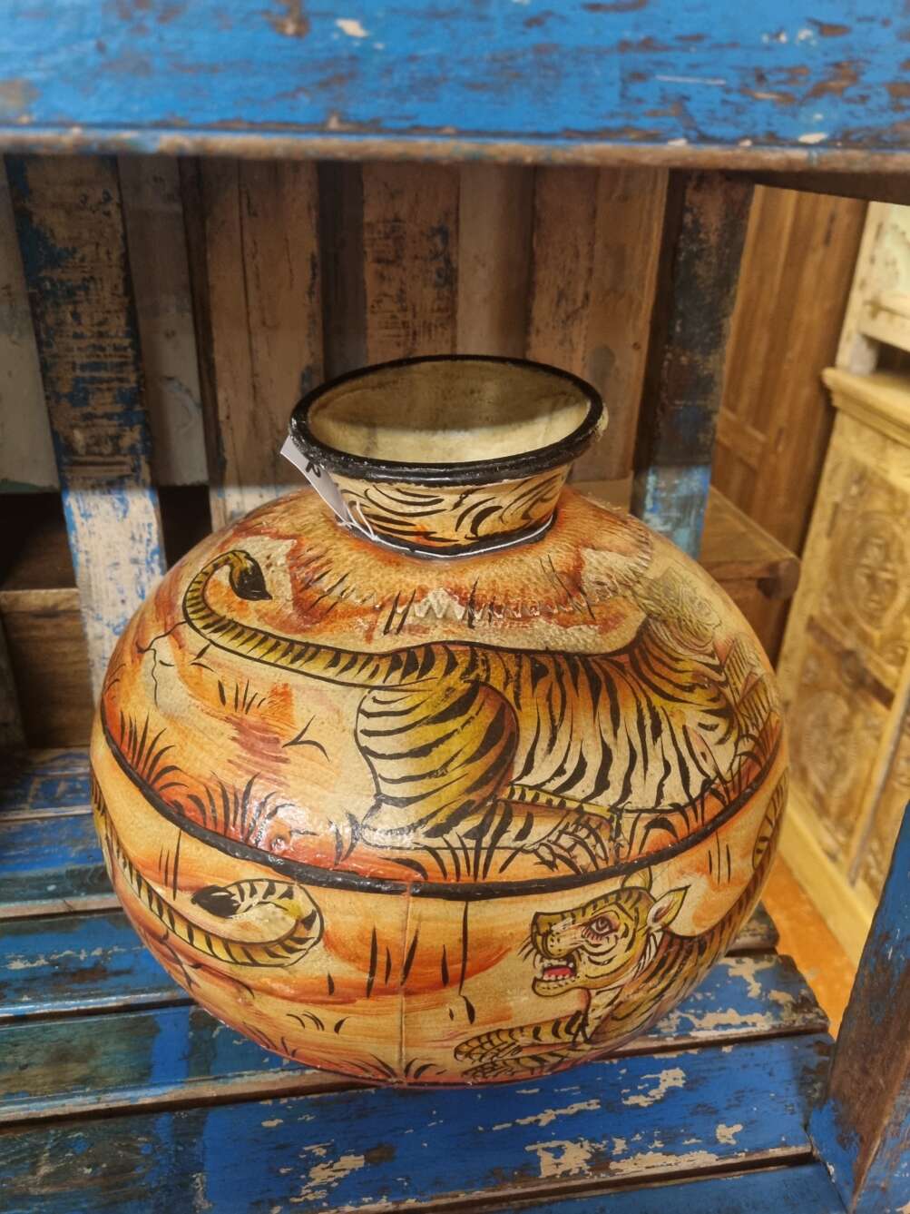 Vaso con la tigre dipinta