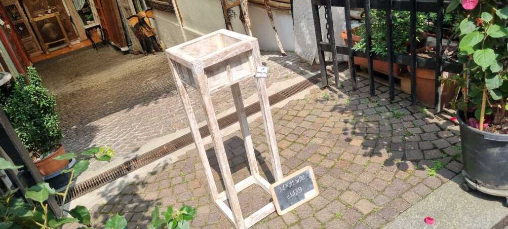 Colonnina portaoggetti bianca decapata - immagine 5