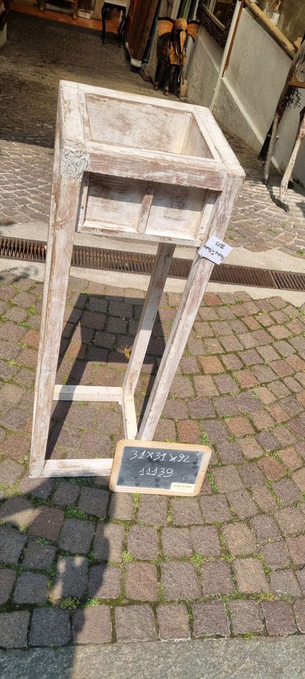 Colonnina portaoggetti bianca decapata - immagine 2