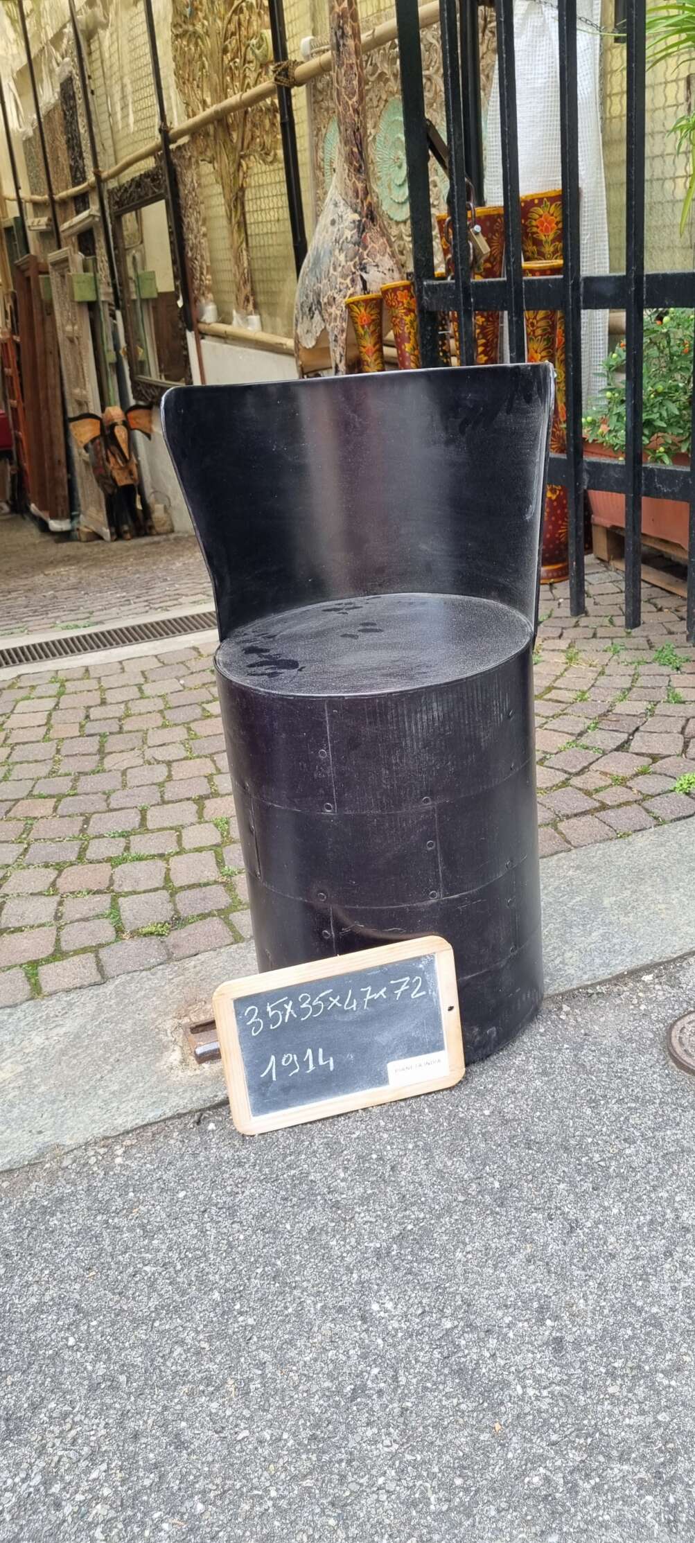 Sedia cilindrica nero - immagine 2