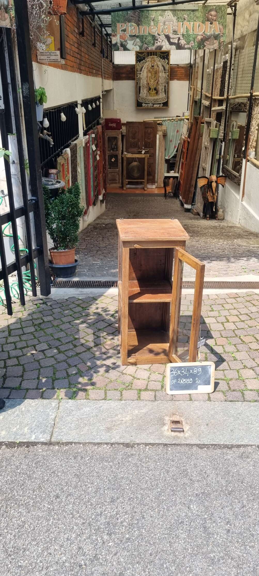 Mobiletto vetrinetta in teak con anta in vetro - immagine 3