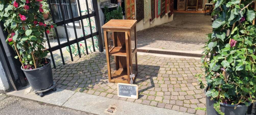 Mobiletto vetrinetta in teak con anta in vetro - immagine 7