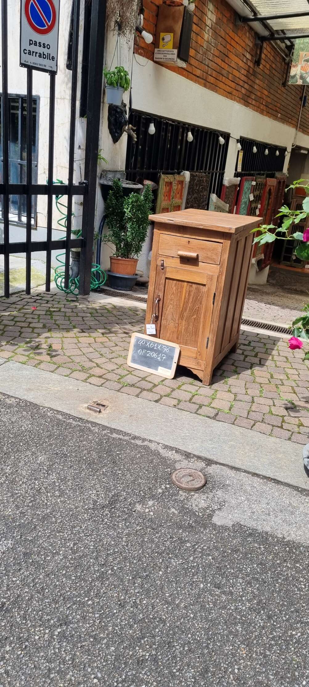 Mobile ad un'anta con cassetto in teak