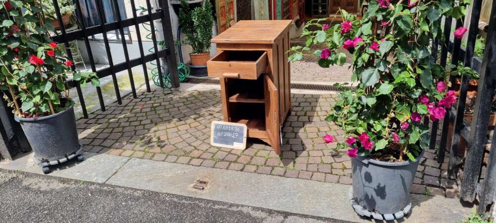 Mobile ad un'anta con cassetto in teak - immagine 4