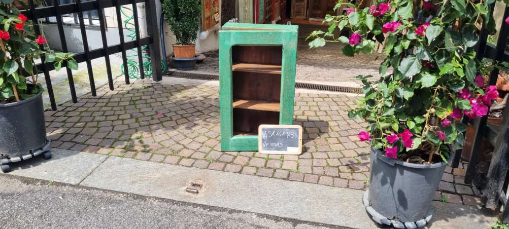 Mobiletto verde acqua con 3 ripiani
