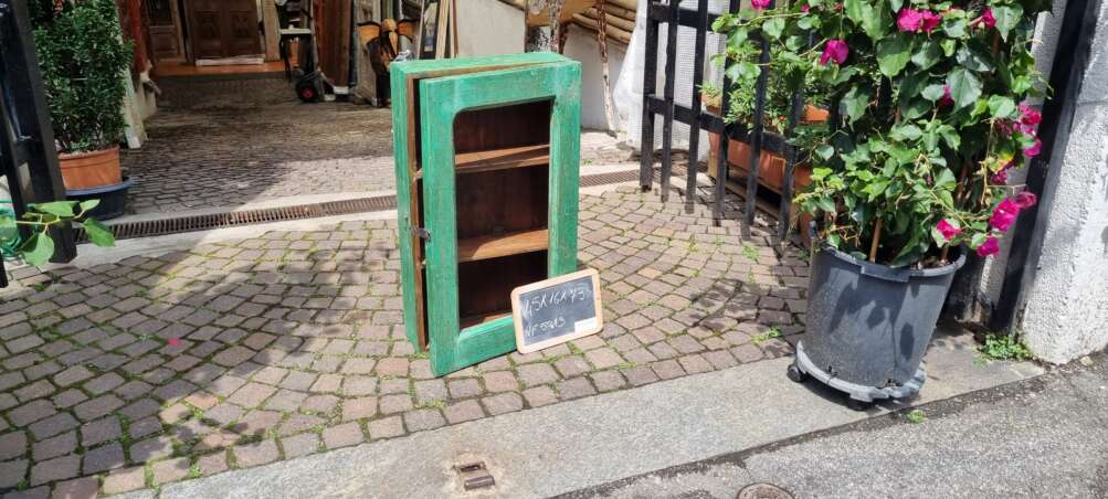 Mobiletto verde acqua con 3 ripiani - immagine 2