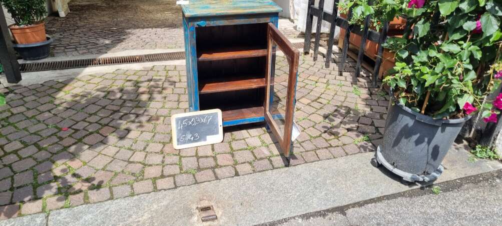 Mobiletto blu con sportello in vetro - immagine 11