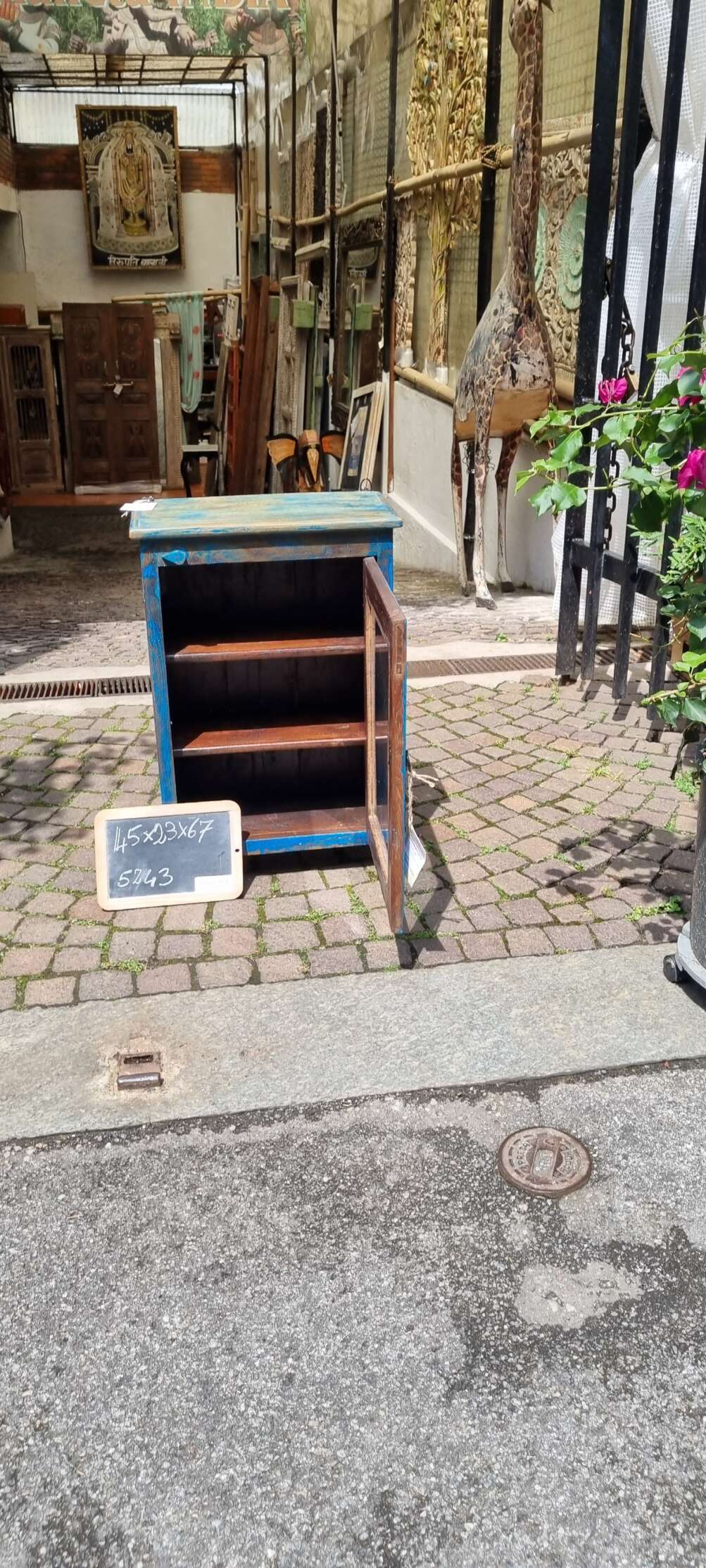 Mobiletto blu con sportello in vetro - immagine 9
