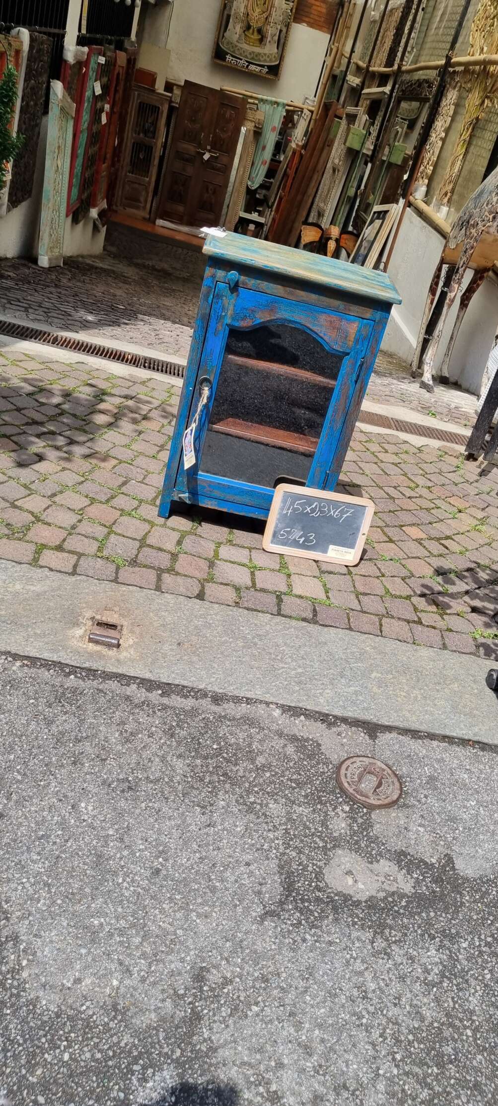 Mobiletto blu con sportello in vetro - immagine 3