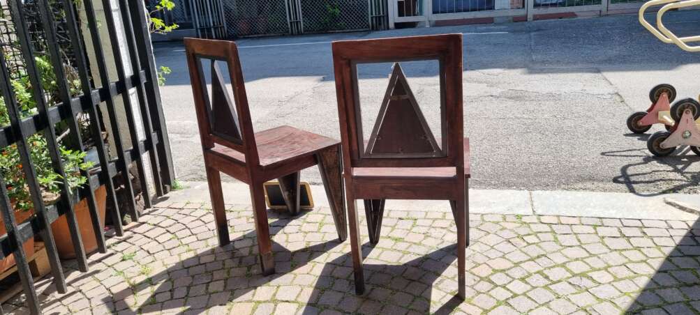 Sedia con inserti geometrici dipinti - immagine 2