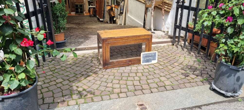 Mobile basso con cassetto a scomparsa