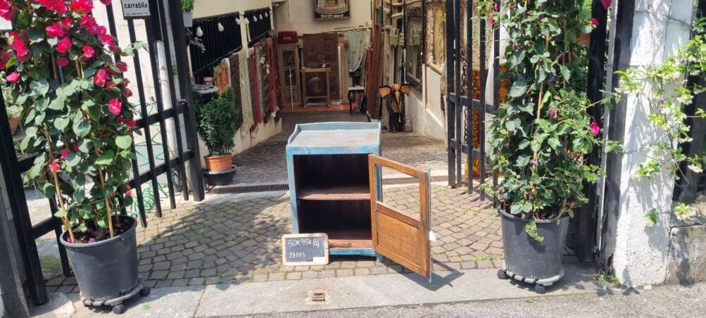 Mobiletto blu in teak con anta in vetro - immagine 4