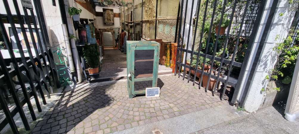 Vetrinetta verde anticata a un’anta - immagine 8
