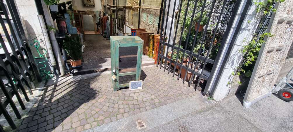 Vetrinetta verde anticata a un’anta - immagine 5