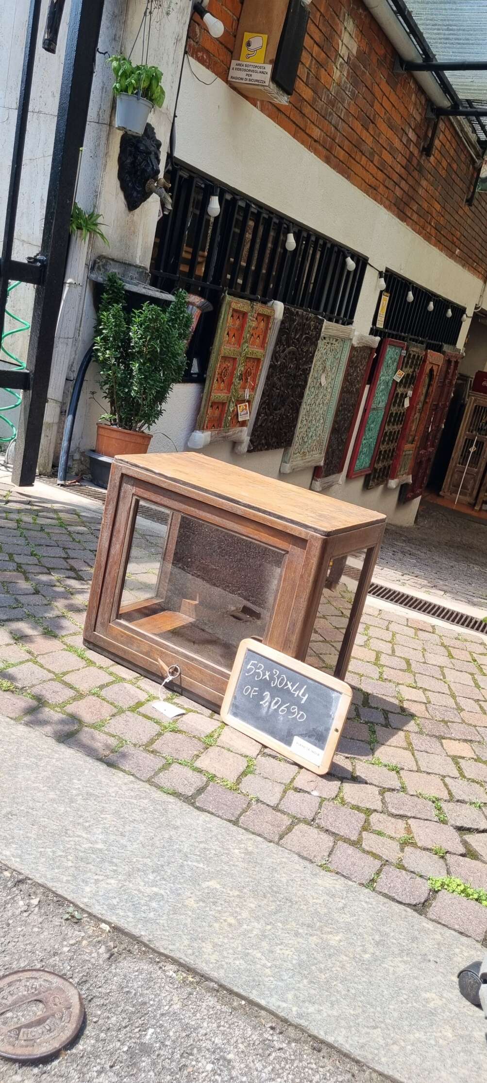 Mobiletto vetrinetta basso in teak - immagine 6