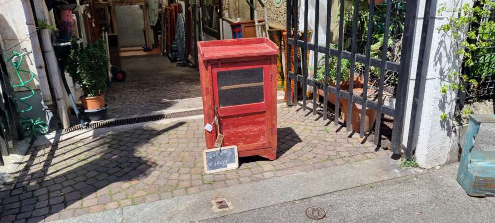 Mobiletto rosso con anta e vetro - immagine 7