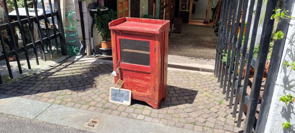 Mobiletto rosso con anta e vetro - immagine 6