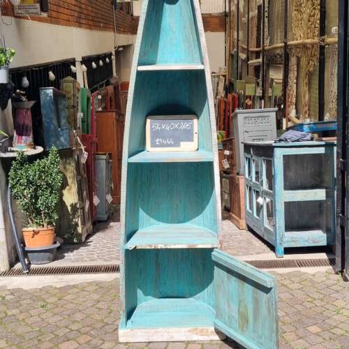 Libreria a forma di canoa azzurra