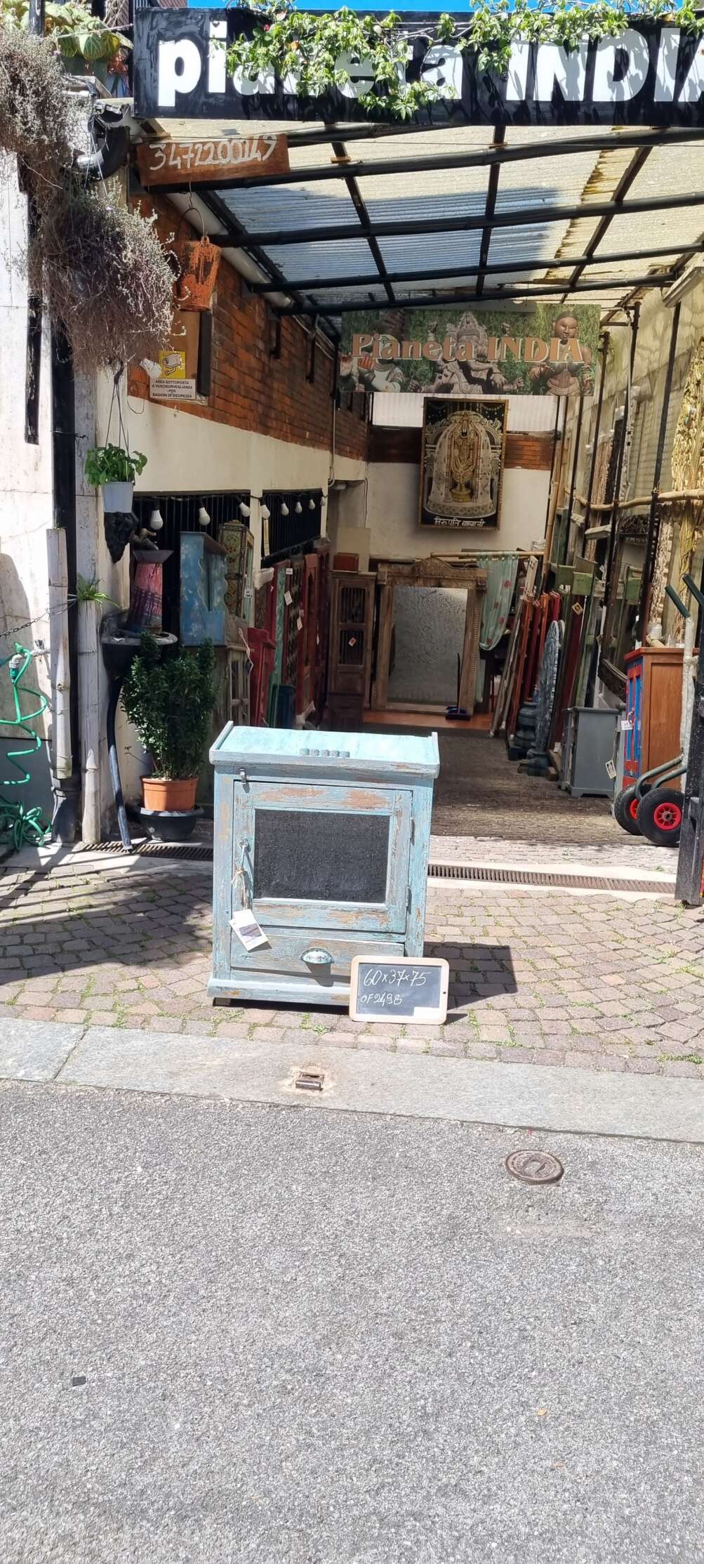 Mobiletto Azzurro Decapato con anta in vetro - immagine 11