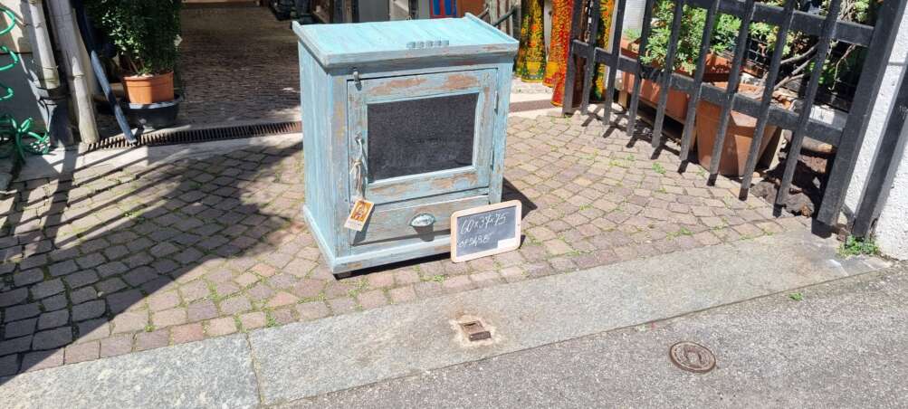 Mobiletto Azzurro Decapato con anta in vetro - immagine 9