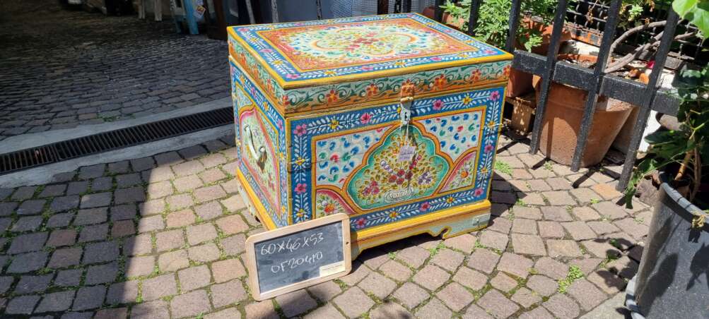 Baule Dipinto con Motivi Floreali