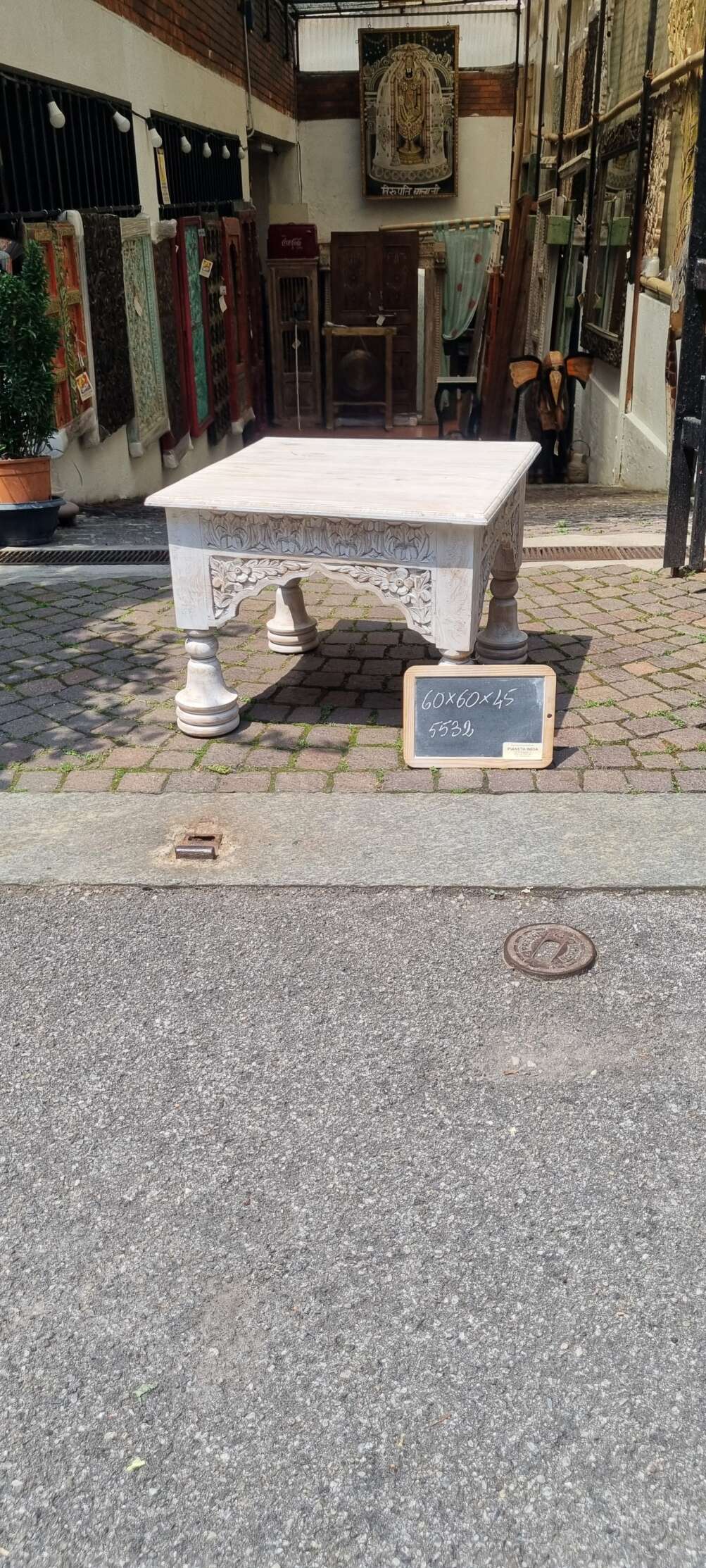 Tavolino quadrato intagliato bianco - immagine 2