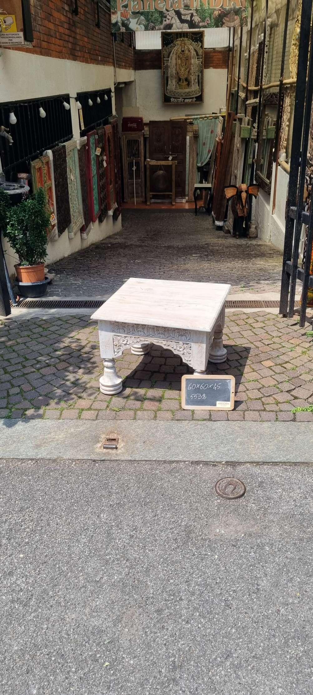 Tavolino quadrato intagliato bianco - immagine 5