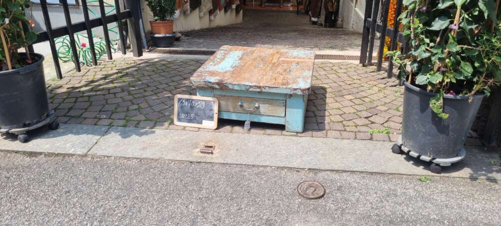 Cassettiera azzurra effetto decapato - immagine 8