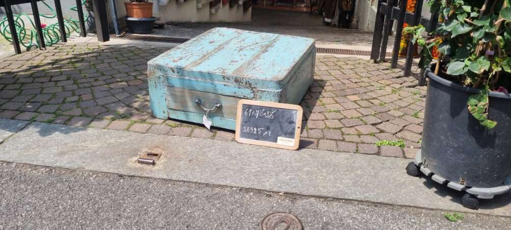 Cassettiera azzurra effetto decapato - immagine 13