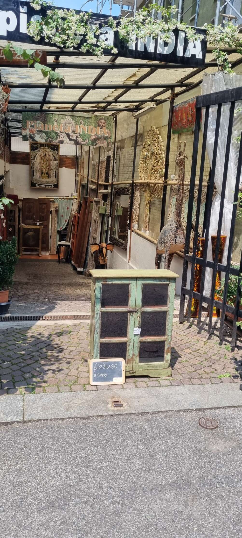 Vetrinetta verde con tre ripiani - immagine 16