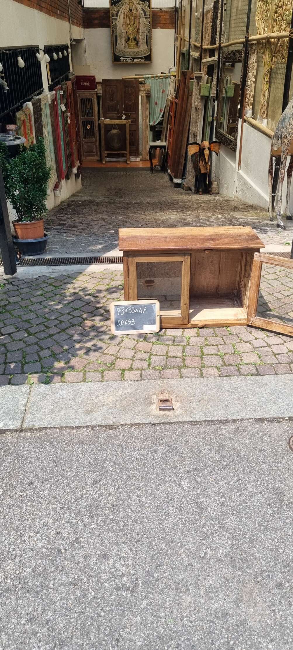 Mobiletto basso con ante a vetro - immagine 6