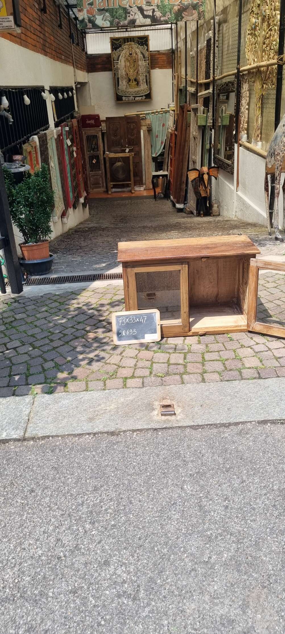 Mobiletto basso con ante a vetro - immagine 5