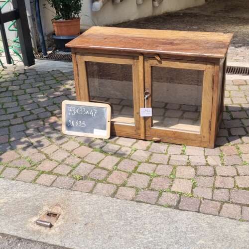 Mobiletto basso con ante a vetro