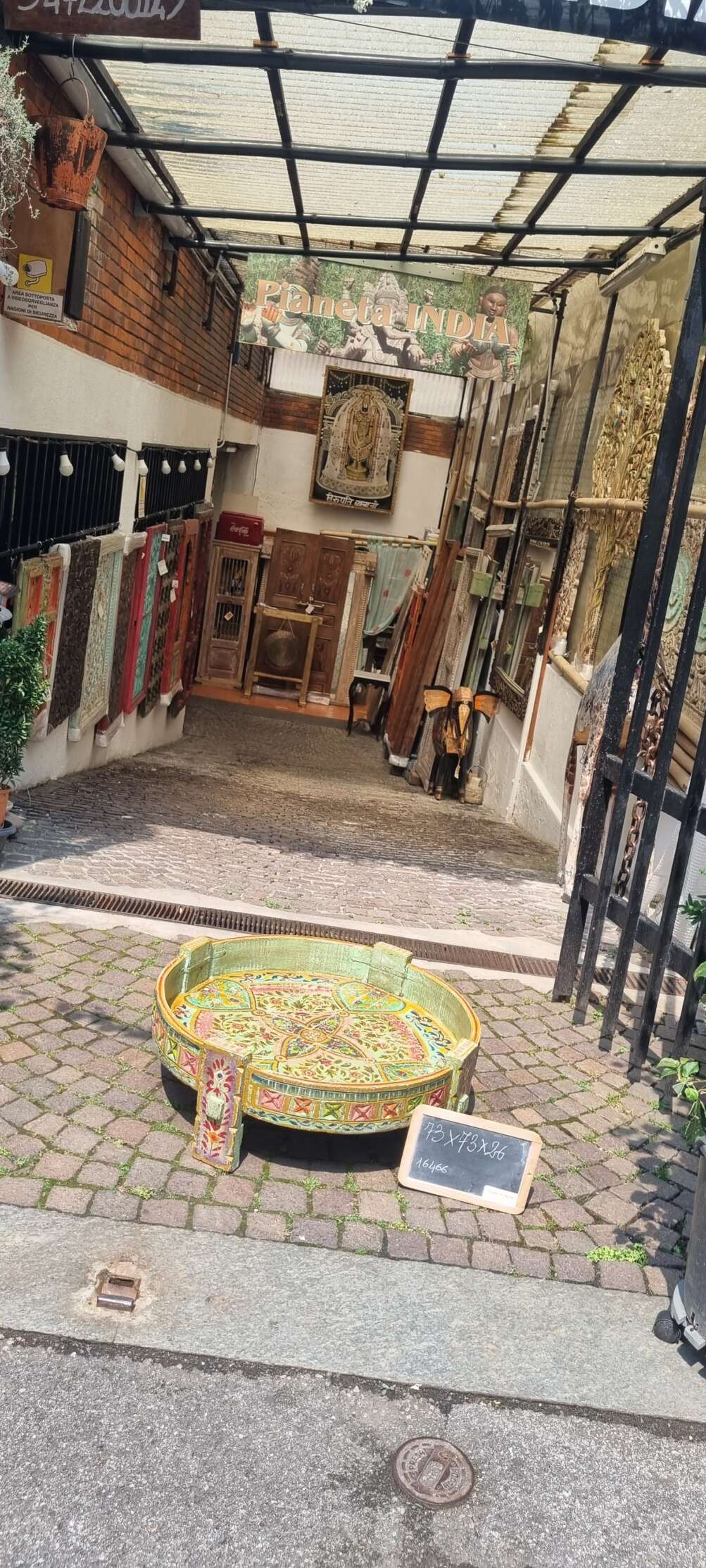 Tavolino basso indiano decorato a mano - immagine 11