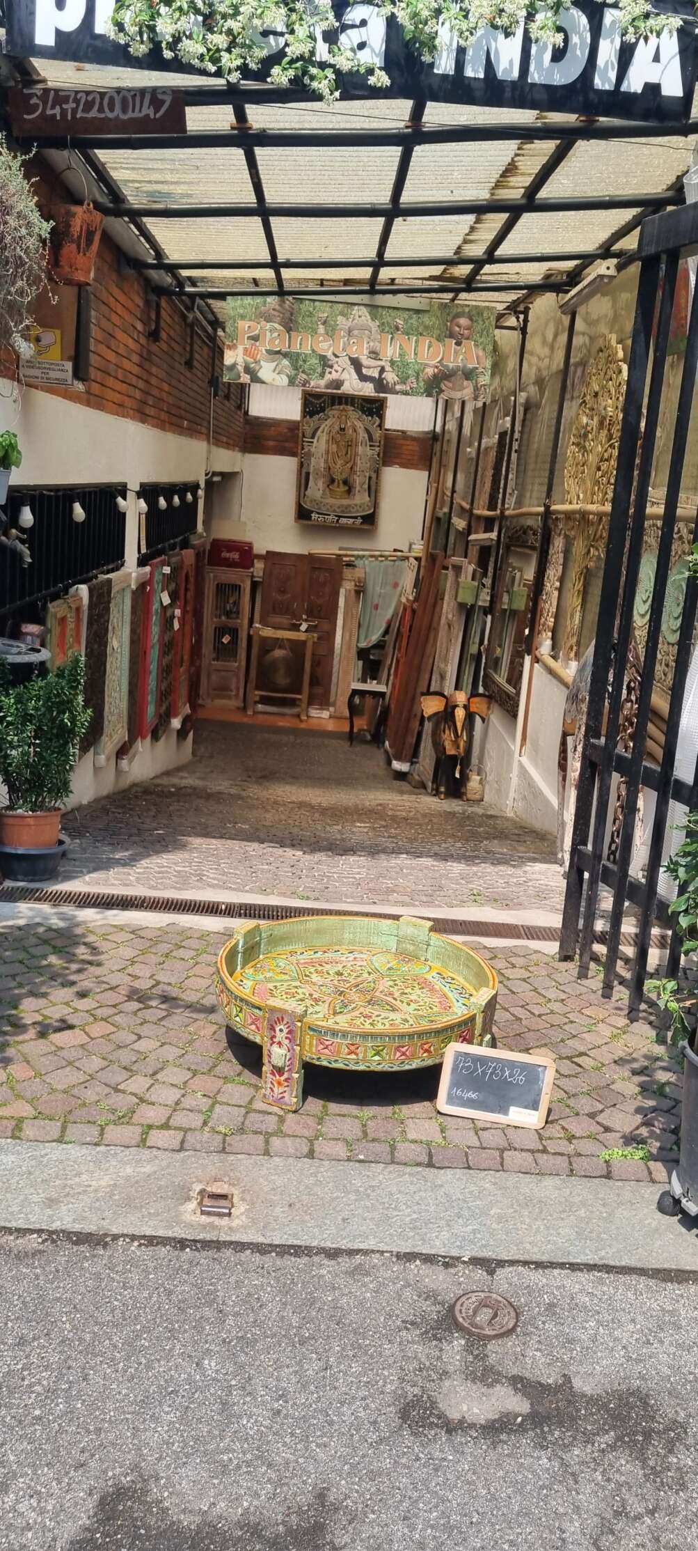 Tavolino basso indiano decorato a mano - immagine 10