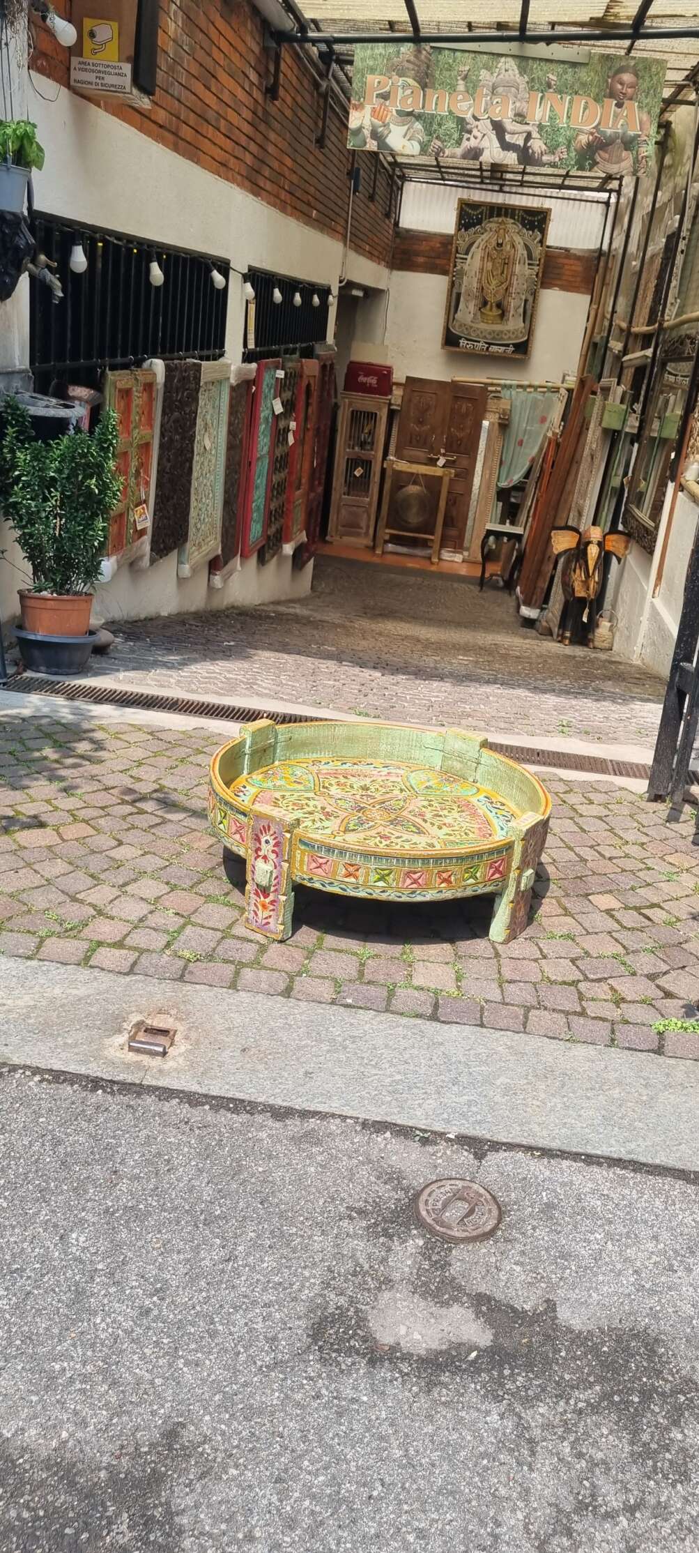 Tavolino basso indiano decorato a mano - immagine 6