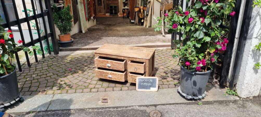 Cassettiera bassa con maniglie in metallo - immagine 6