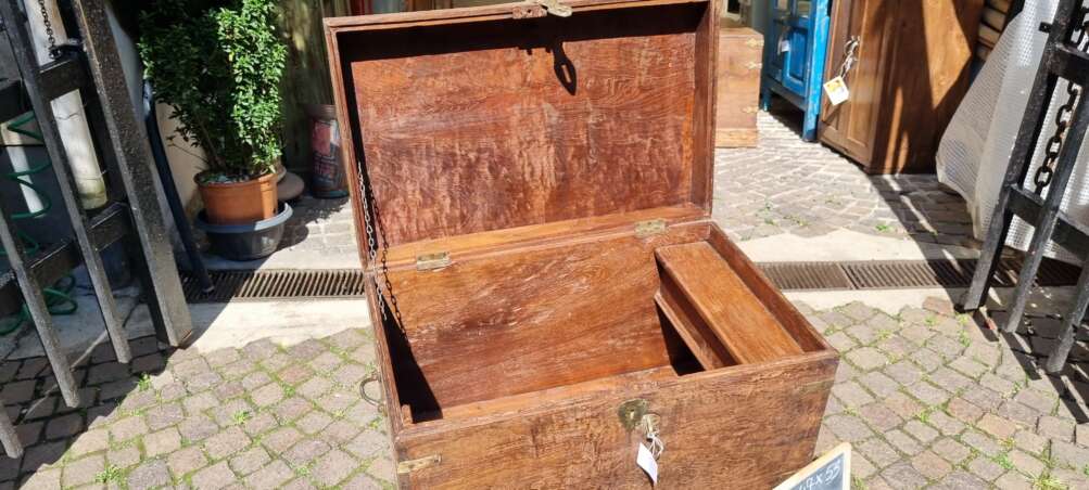 Baule rustico con chiusura in ferro - immagine 8