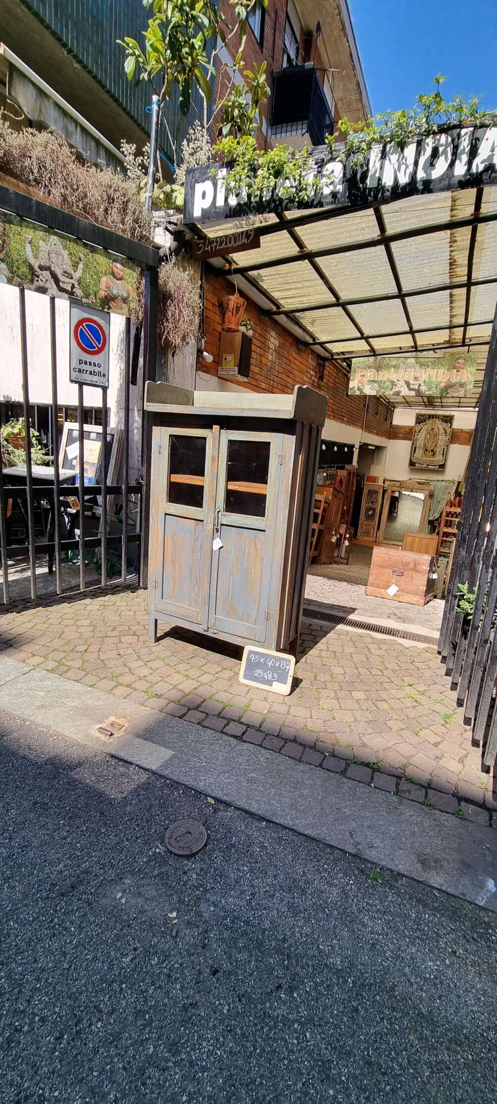 Credenza blu anticato con doppia anta e vetro - immagine 16