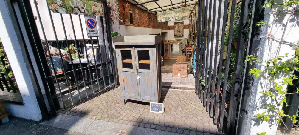 Credenza blu anticato con doppia anta e vetro - immagine 13