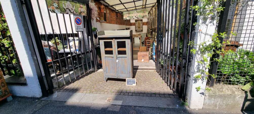 Credenza blu anticato con doppia anta e vetro - immagine 14