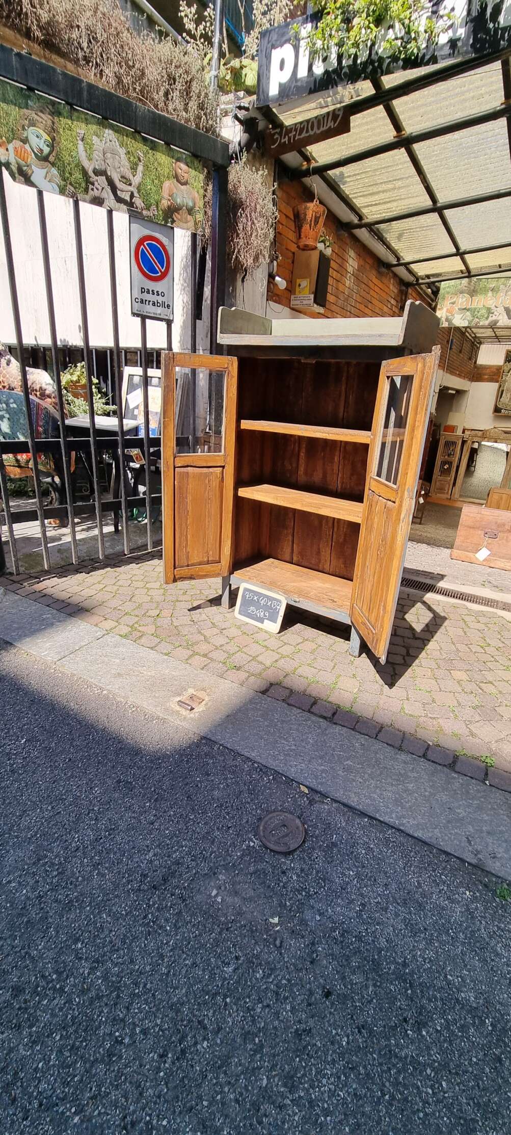 Credenza blu anticato con doppia anta e vetro - immagine 11